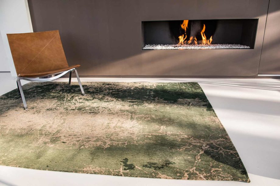 Louis De Poortere preproga LX 8723 Mad Men Cracks Dark Pine interior