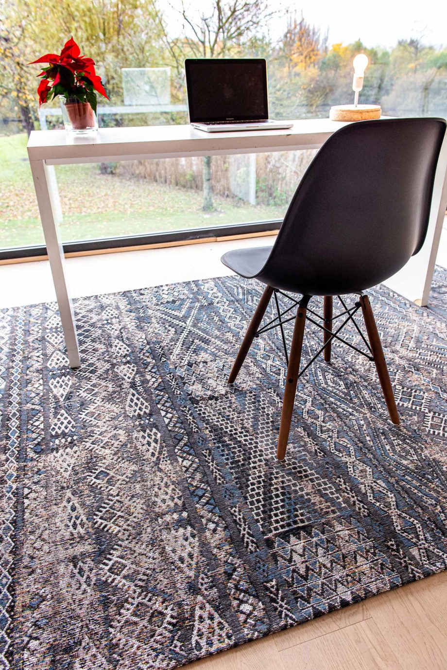 Louis De Poortere preproga LX 9113 Antiquarian Kilim Black Rabat interior 1