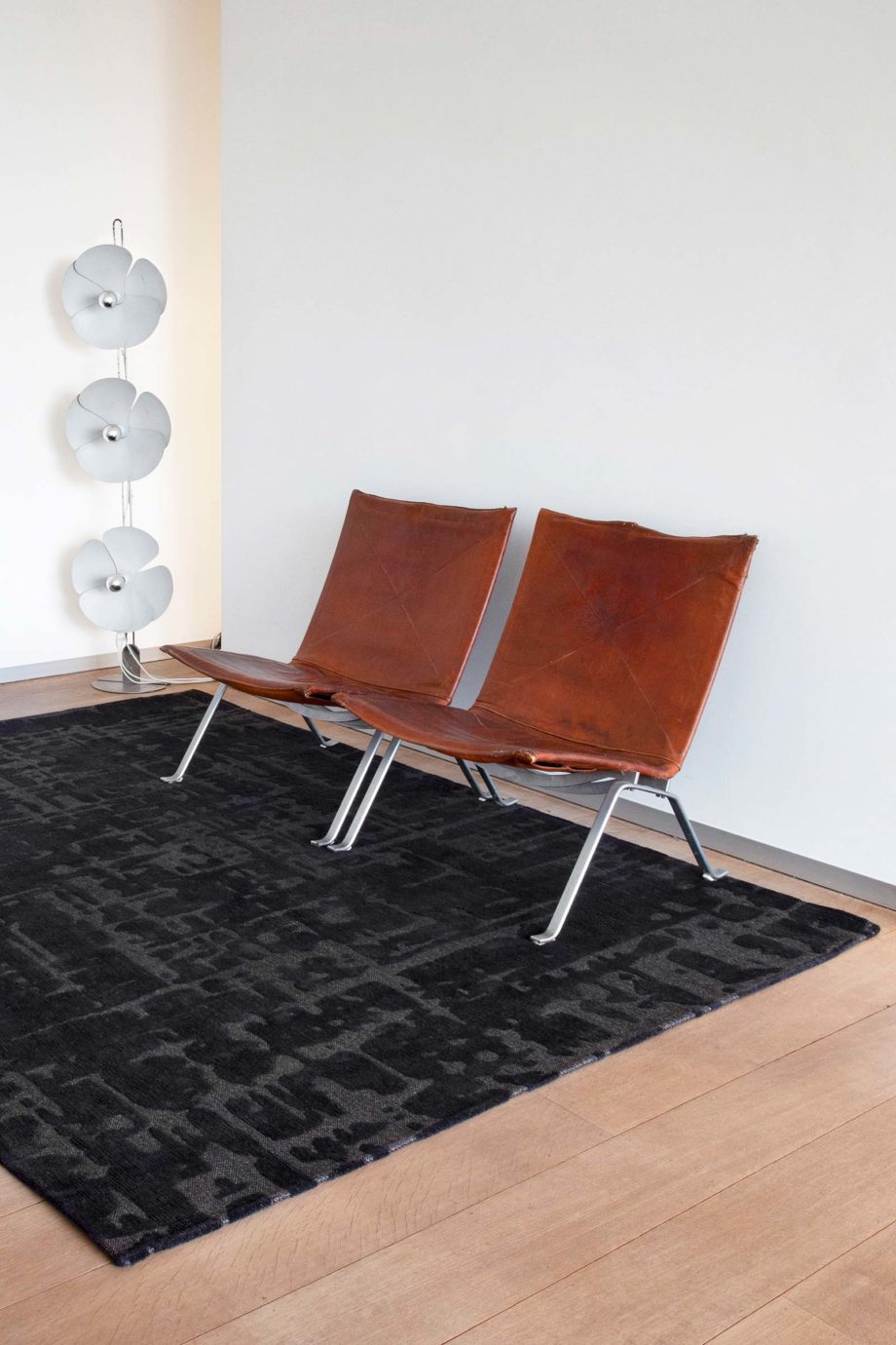 Louis De Poortere preproga LX 9200 Structures Baobab Black Water interior 2