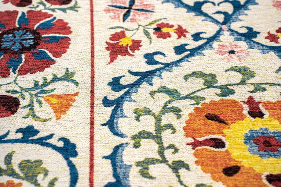 Louis De Poortere preproga Antiquarian Suzani 9728 Origine zoom 3