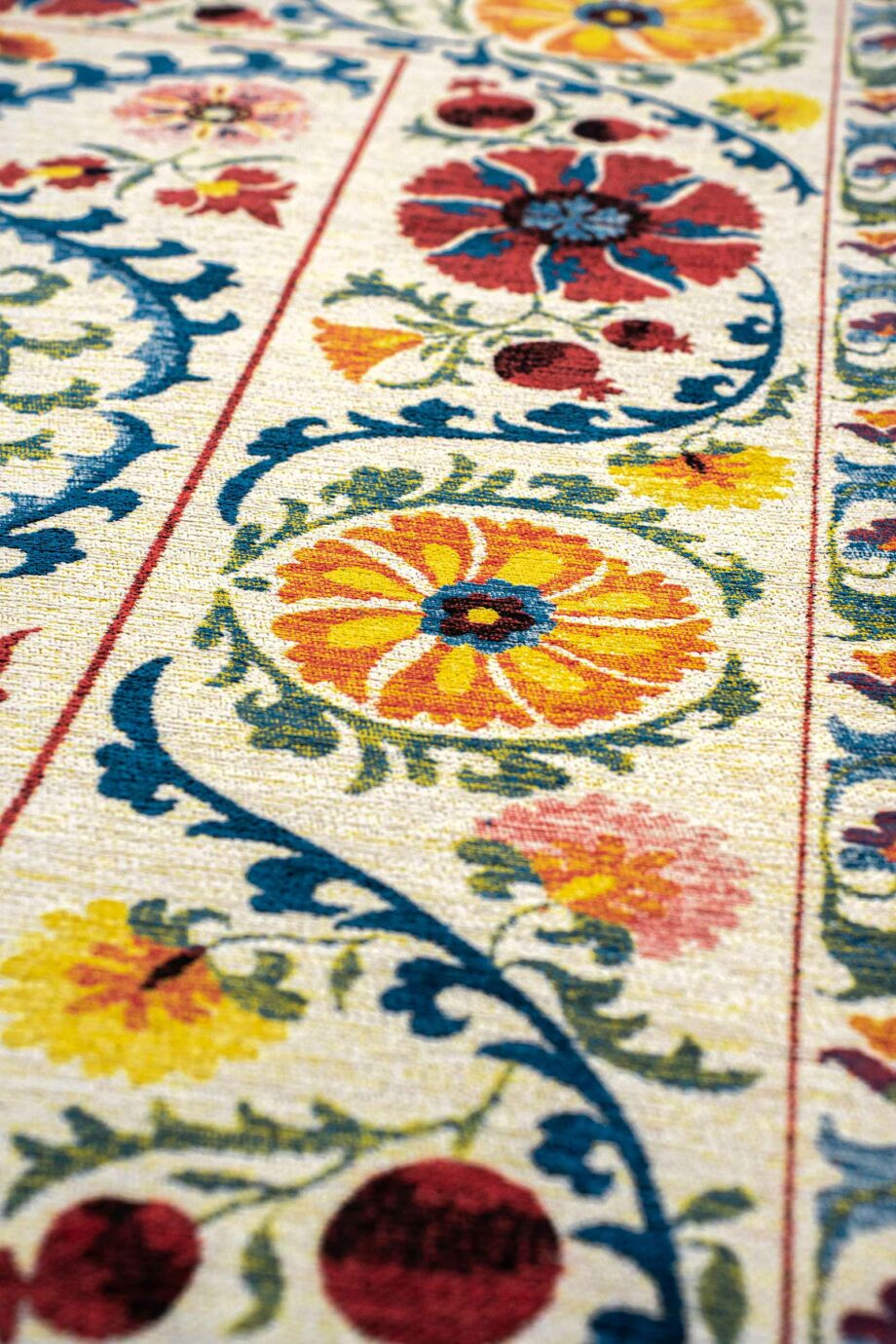 Louis De Poortere preproga Antiquarian Suzani 9728 Origine zoom vertical