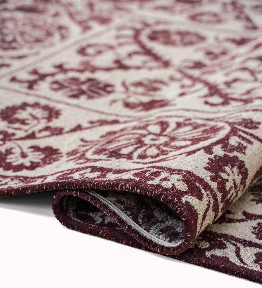 Louis De Poortere preproga Antiquarian Suzani 9734 Zephyr fold