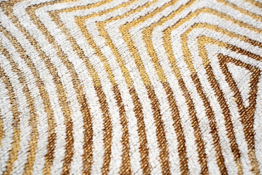 Louis De Poortere preproga Meditation Coral 9799 Yellowhippy zoom 3
