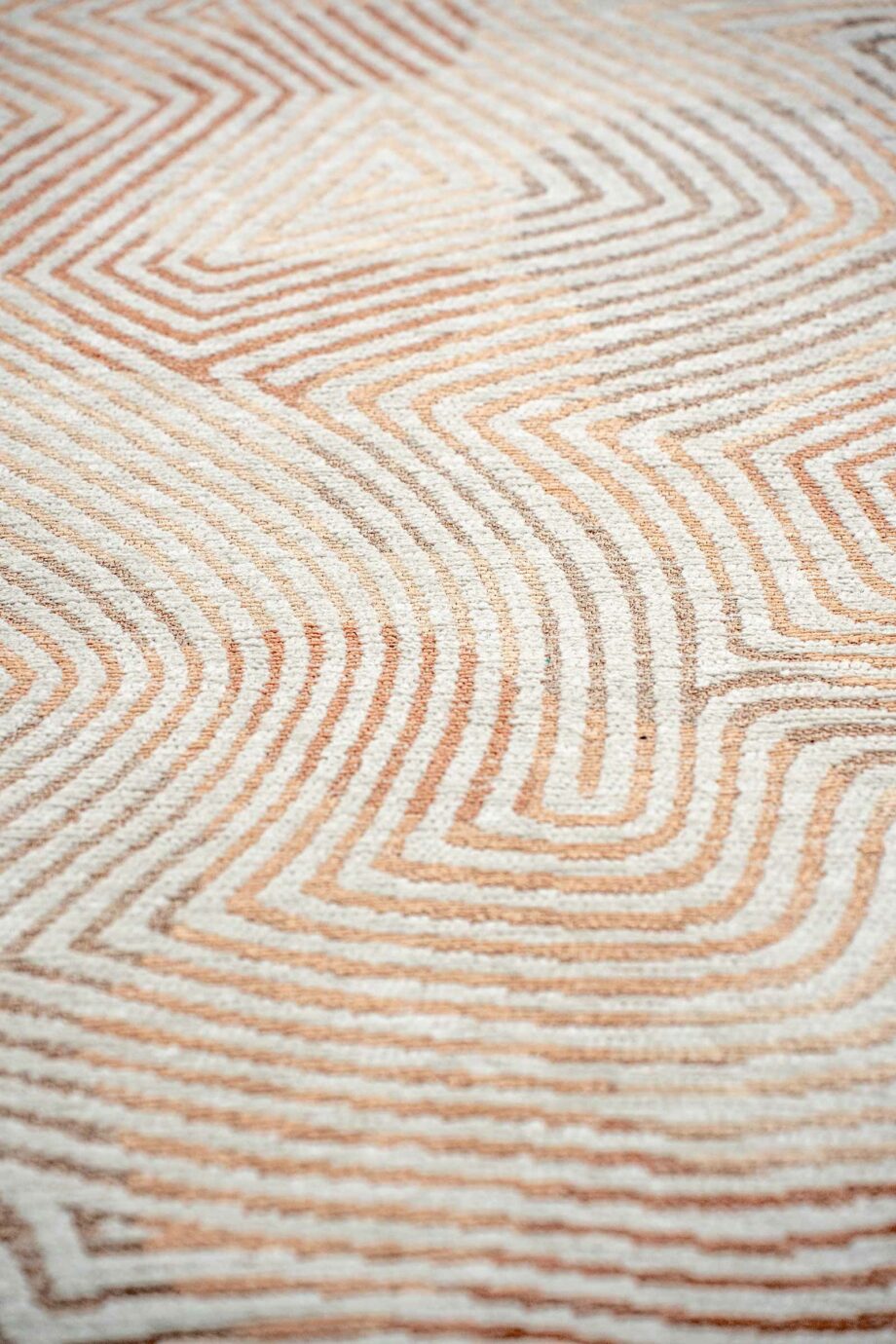 Louis De Poortere preproga Meditation Coral 9800 Indian Sand zoom vertical
