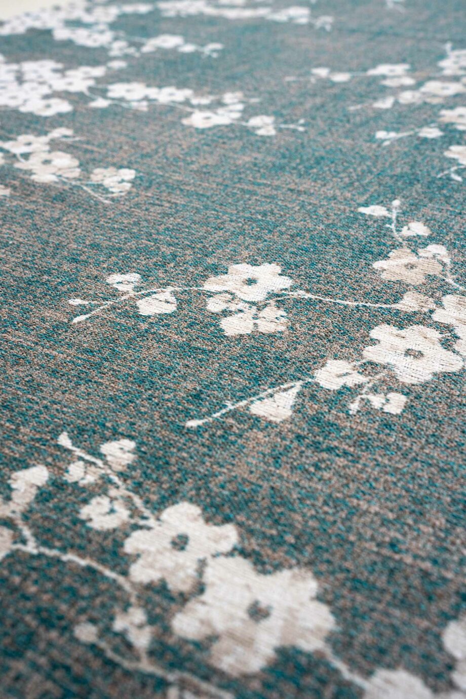 Louis De Poortere preproga Sakura 9850 Sakura Lake Blue zoom vertical